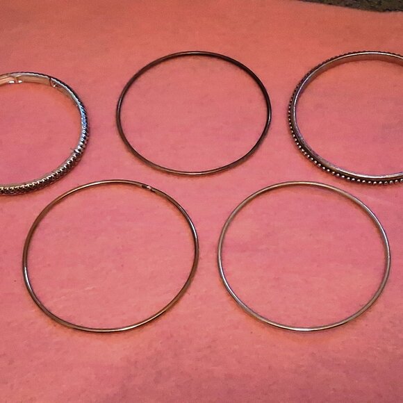 Bangle Bracelets -- Set of 5 -- 1 Stretch Expansion -- Siver & Gold Tones - Picture 7 of 12